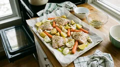 Hoe perkamentpapier vervangen: de beste alternatieven voor bakken en de oven